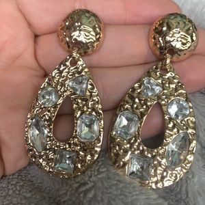 Beautiful tear drop statement earings